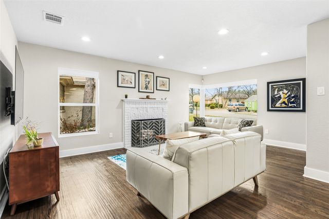 1318 Glenfield Avenue, Dallas, TX 75224