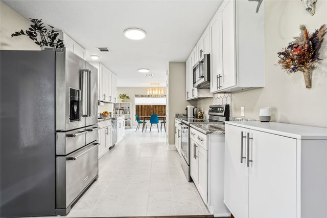 1318 Glenfield Avenue, Dallas, TX 75224