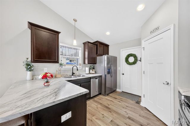 15 Hollow Tree Court, Winfield, MO 63389