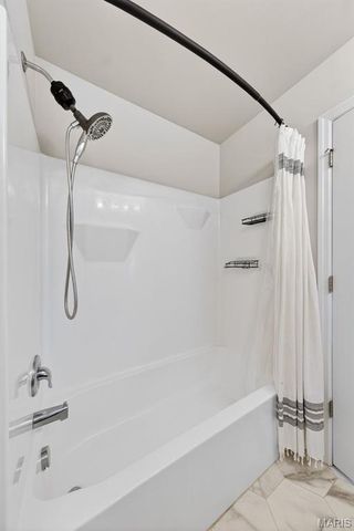 15 Hollow Tree Court, Winfield, MO 63389