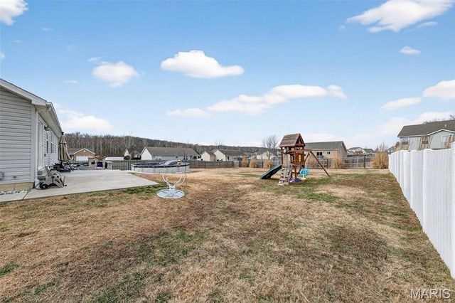 15 Hollow Tree Court, Winfield, MO 63389