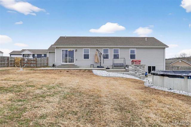 15 Hollow Tree Court, Winfield, MO 63389