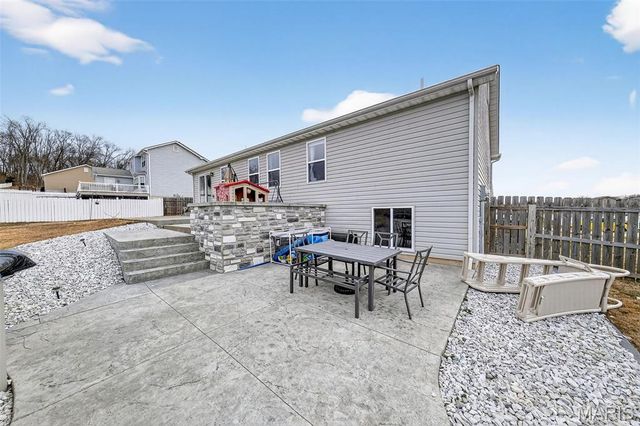 15 Hollow Tree Court, Winfield, MO 63389