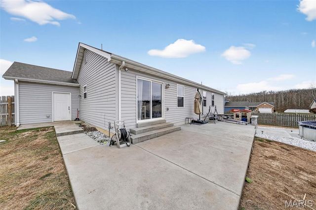 15 Hollow Tree Court, Winfield, MO 63389