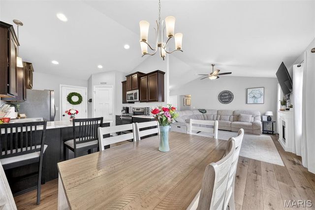 15 Hollow Tree Court, Winfield, MO 63389