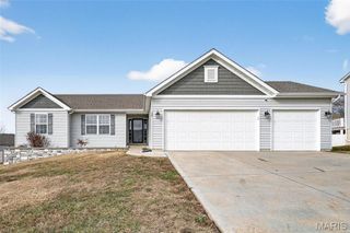 15 Hollow Tree Court, Winfield, MO 63389