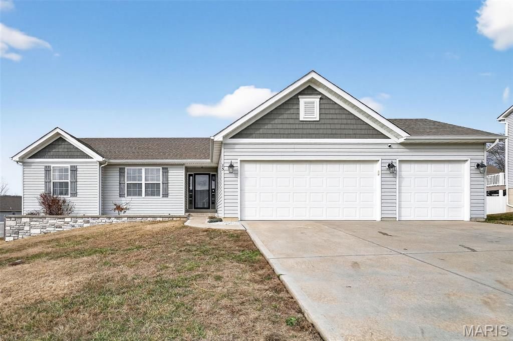 15 Hollow Tree Court, Winfield, MO 63389