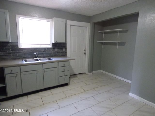 516 E 58TH Street, Jacksonville, FL 32208