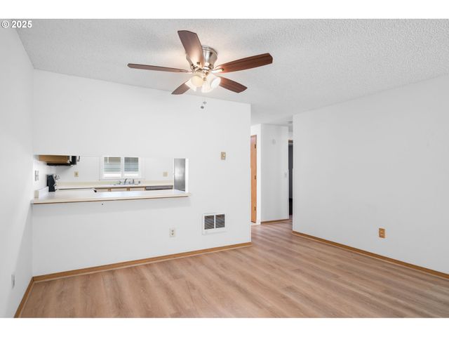 13216 Ne SALMON CREEK Ave J1, Vancouver, WA 98686