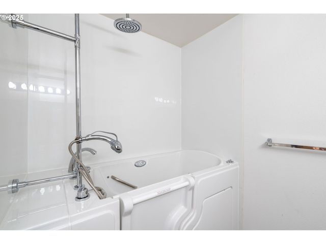 13216 Ne SALMON CREEK Ave J1, Vancouver, WA 98686