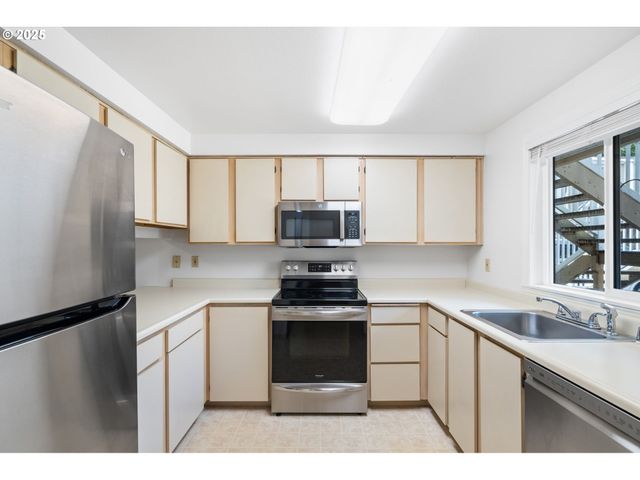 13216 Ne SALMON CREEK Ave J1, Vancouver, WA 98686
