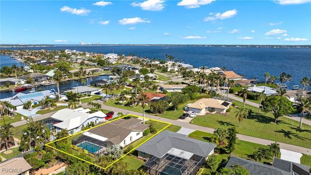 3906 SE 20th PL, Cape Coral, FL 33904