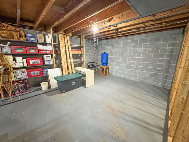 1086 Ivanhoe Drive, Muskegon, MI 49445