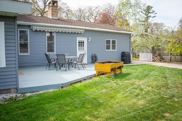 1086 Ivanhoe Drive, Muskegon, MI 49445