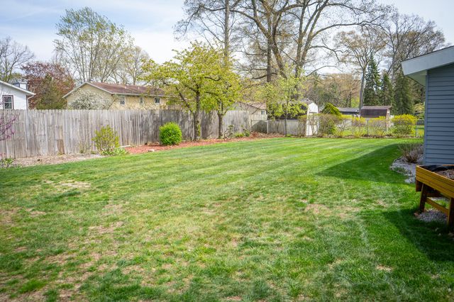 1086 Ivanhoe Drive, Muskegon, MI 49445