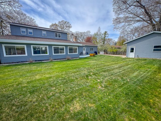 1086 Ivanhoe Drive, Muskegon, MI 49445