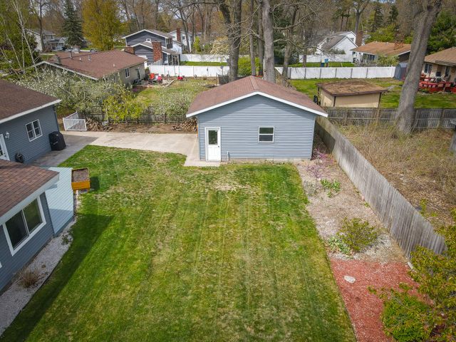 1086 Ivanhoe Drive, Muskegon, MI 49445