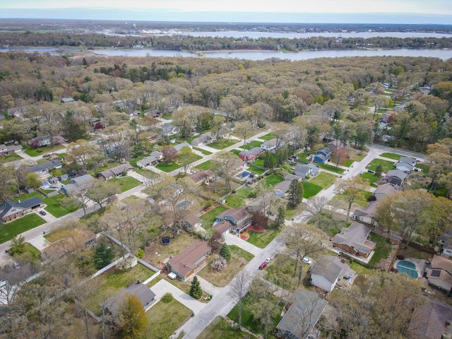 1086 Ivanhoe Drive, Muskegon, MI 49445