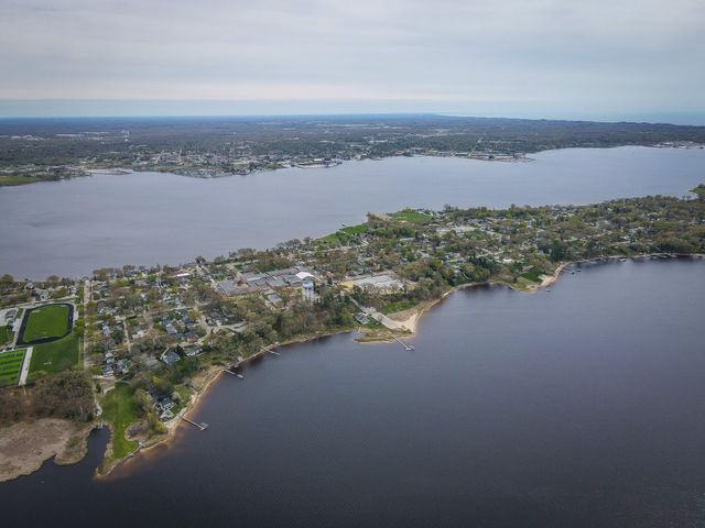 1086 Ivanhoe Drive, Muskegon, MI 49445