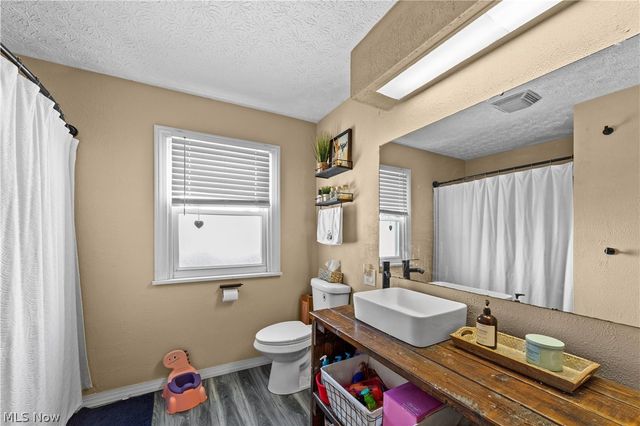 1028 Foster Avenue, Elyria, OH 44035