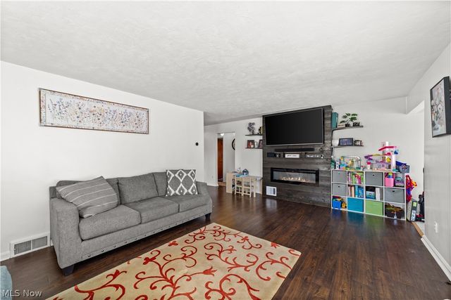 1028 Foster Avenue, Elyria, OH 44035