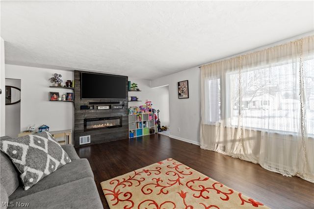 1028 Foster Avenue, Elyria, OH 44035