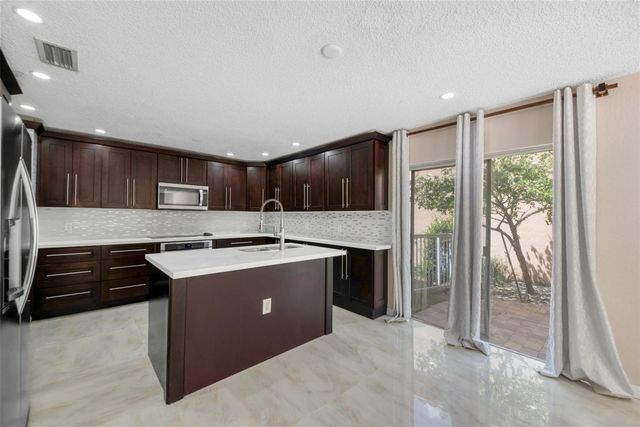 6625 NW 75th Place, Parkland, FL 33067