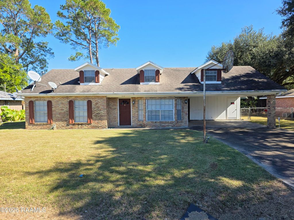 304 Martin Oaks Drive, Lafayette, LA 70501