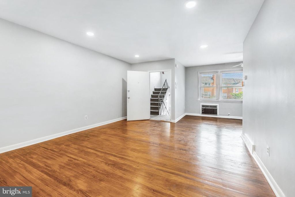 2612 W MIMI CIR, Philadelphia, PA 19131