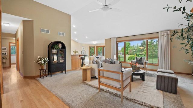 6065 Preston LANE, New Berlin, WI 53151