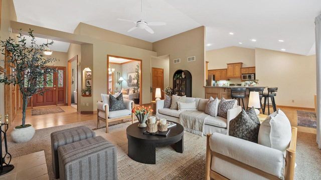 6065 Preston LANE, New Berlin, WI 53151