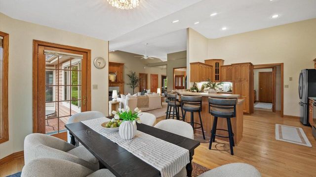 6065 Preston LANE, New Berlin, WI 53151