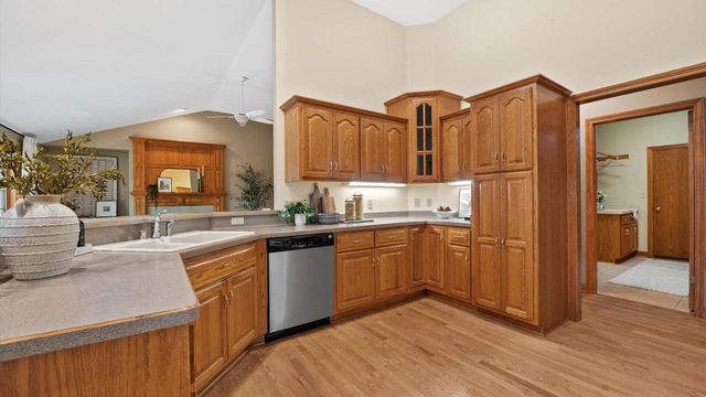 6065 Preston LANE, New Berlin, WI 53151