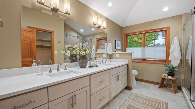 6065 Preston LANE, New Berlin, WI 53151
