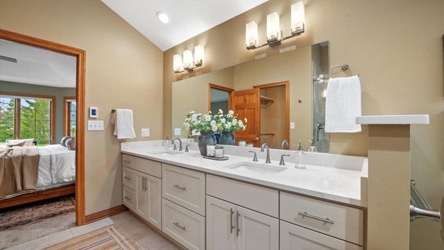6065 Preston LANE, New Berlin, WI 53151