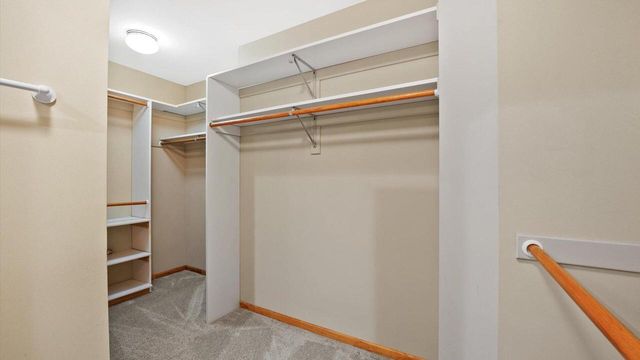 6065 Preston LANE, New Berlin, WI 53151