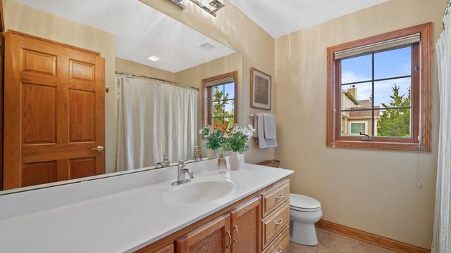 6065 Preston LANE, New Berlin, WI 53151