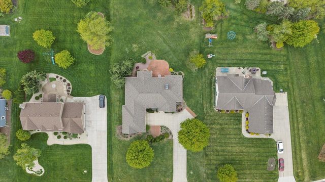 6065 Preston LANE, New Berlin, WI 53151