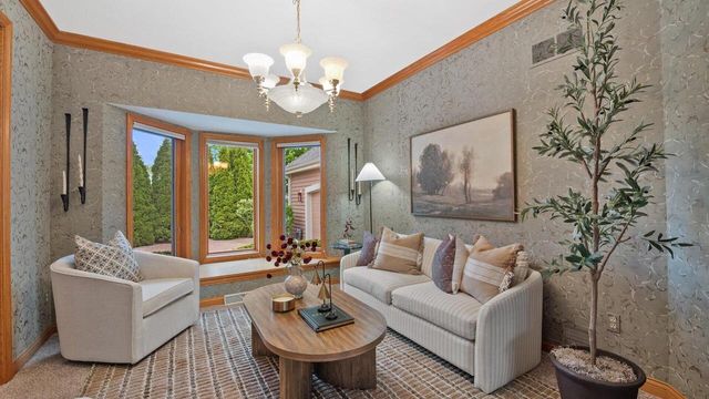 6065 Preston LANE, New Berlin, WI 53151