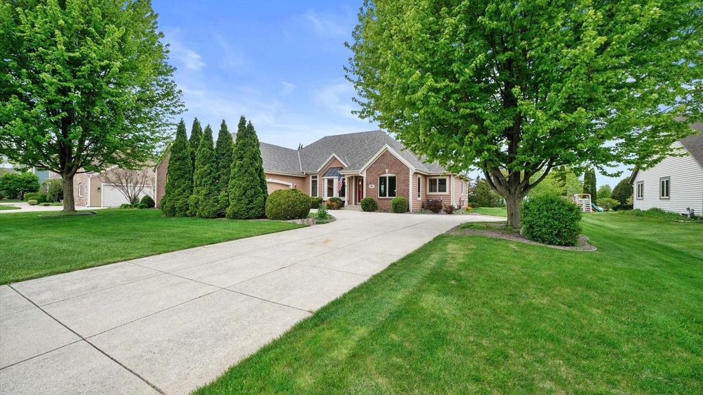 6065 Preston LANE, New Berlin, WI 53151