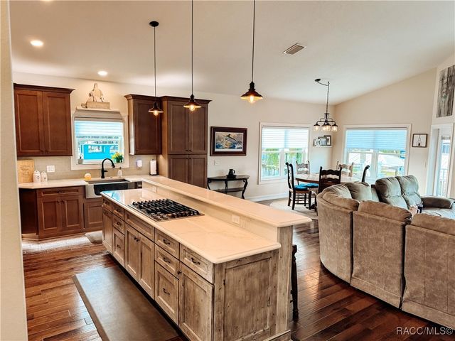 1820 NW 20th Avenue, Crystal River, FL 34428