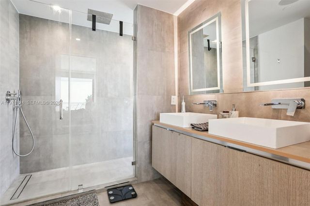 1930 Bay Drive 4, Miami Beach, FL 33141