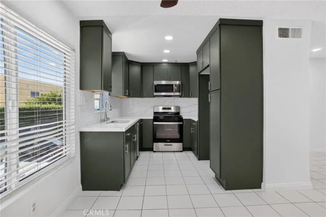 8828 Burnet Ave 9, North Hills, CA 91343
