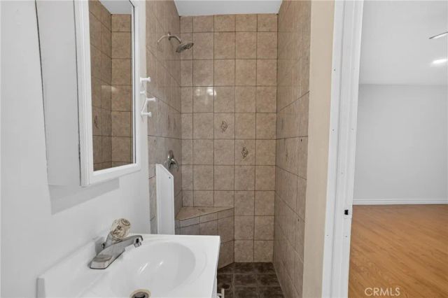 8828 Burnet Ave 9, North Hills, CA 91343