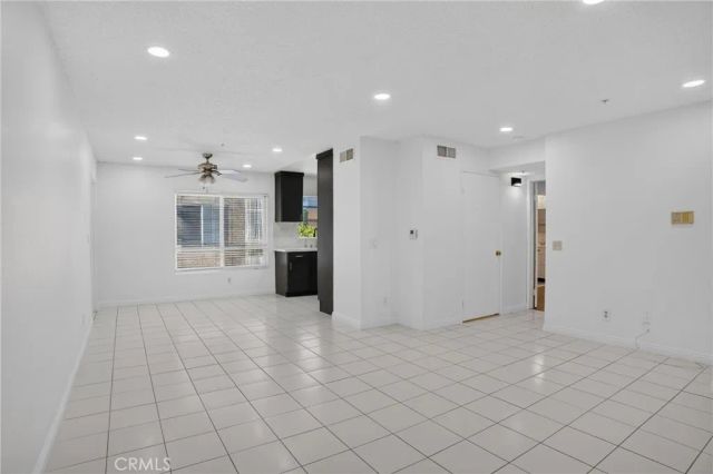 8828 Burnet Ave 9, North Hills, CA 91343