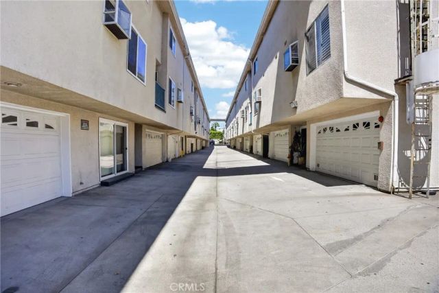 8828 Burnet Ave 9, North Hills, CA 91343