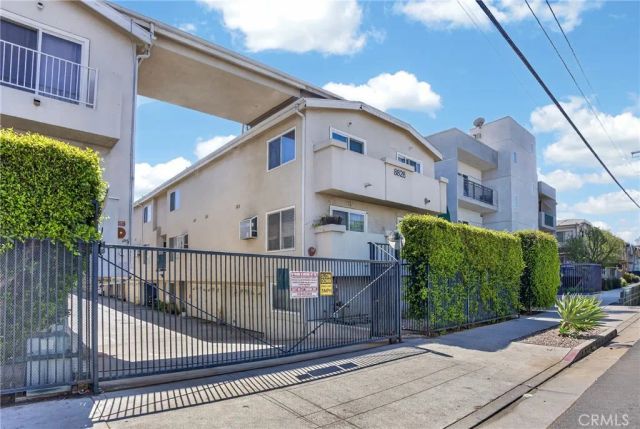 8828 Burnet Ave 9, North Hills, CA 91343