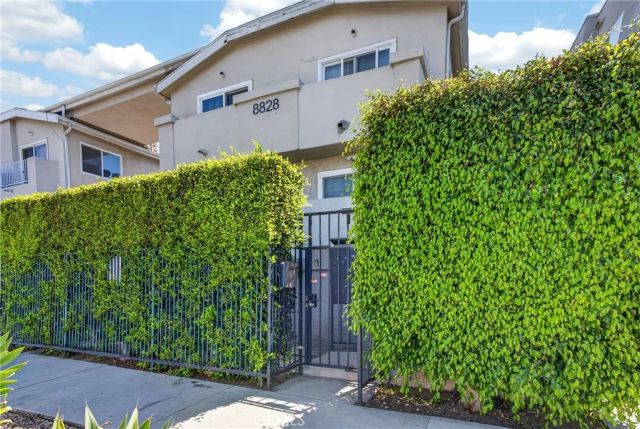 8828 Burnet Ave 9, North Hills, CA 91343