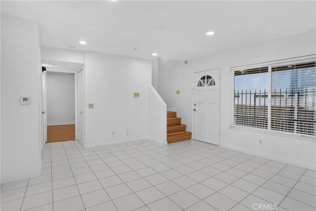 8828 Burnet Ave 9, North Hills, CA 91343