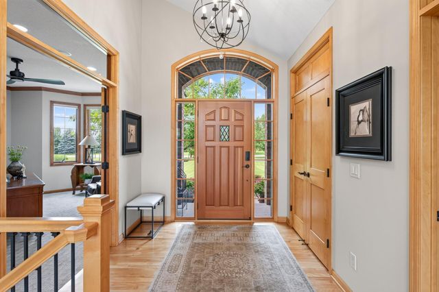 19295 Oak Grove Avenue, Prior Lake, MN 55372